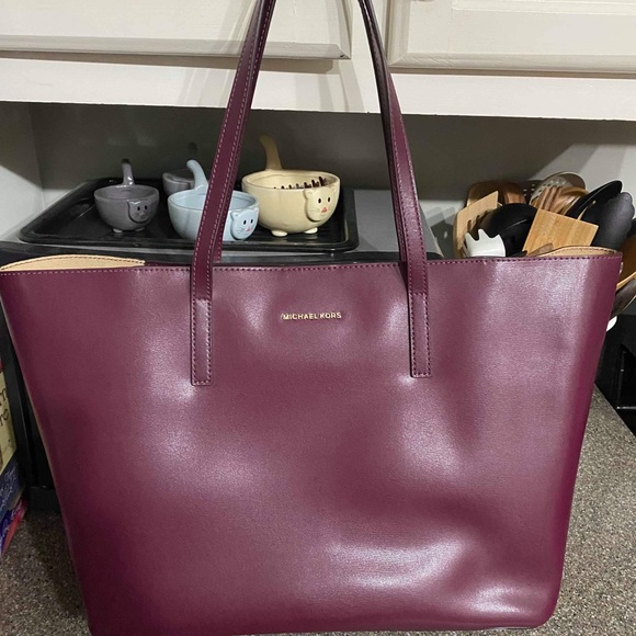 Michael Kors Handbags - Michael Kors Tote